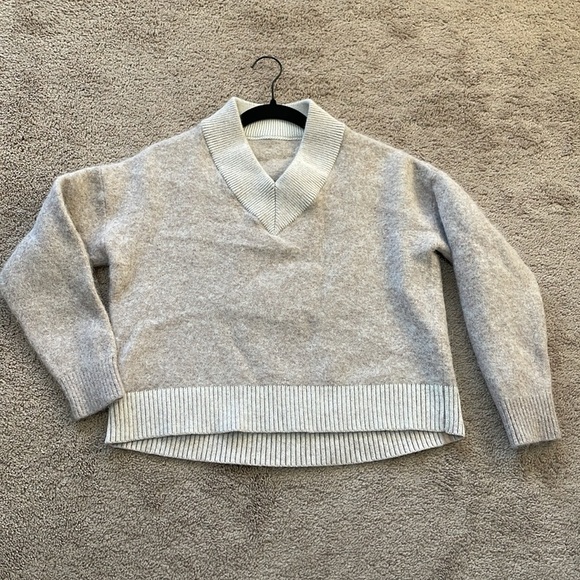 Lululemon Alpaca Wool-Blend V-Neck Sweater XS Minimalist Neutral Academia - DESC - Picture 15 of 15